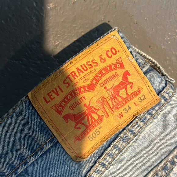 Levi’s - Picture 3 of 3